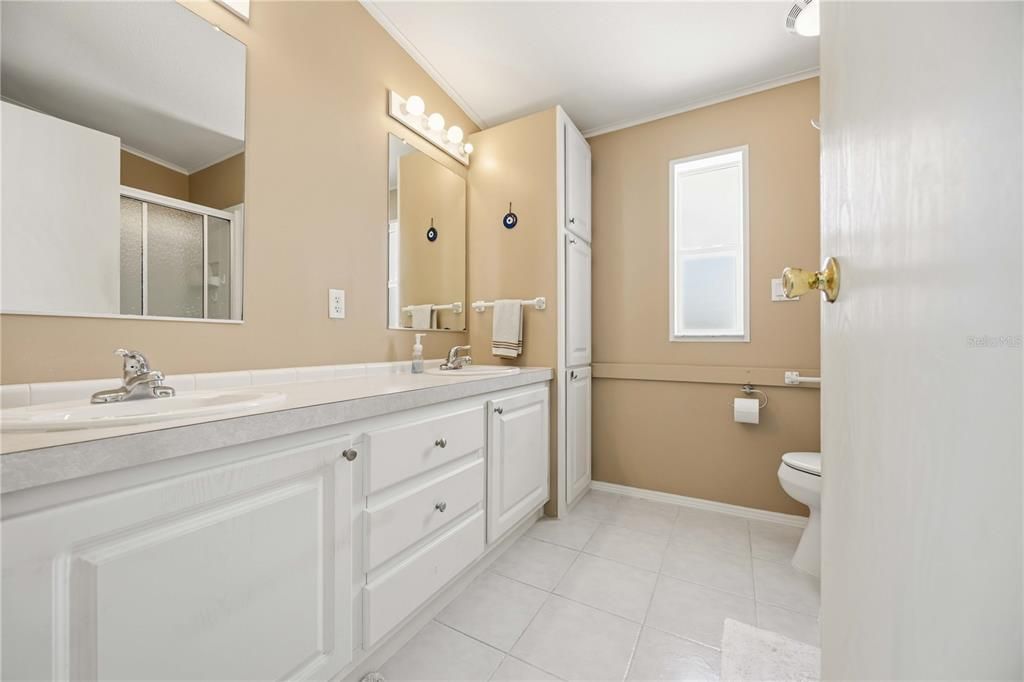 For Sale: $164,900 (2 beds, 2 baths, 1232 Square Feet)