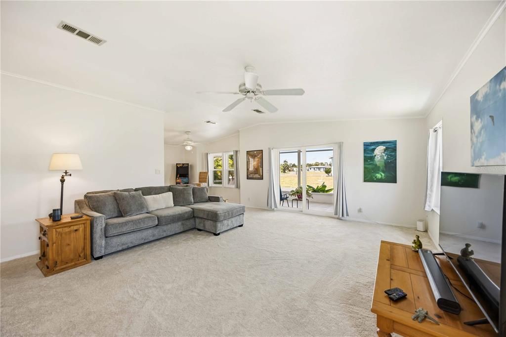 For Sale: $164,900 (2 beds, 2 baths, 1232 Square Feet)