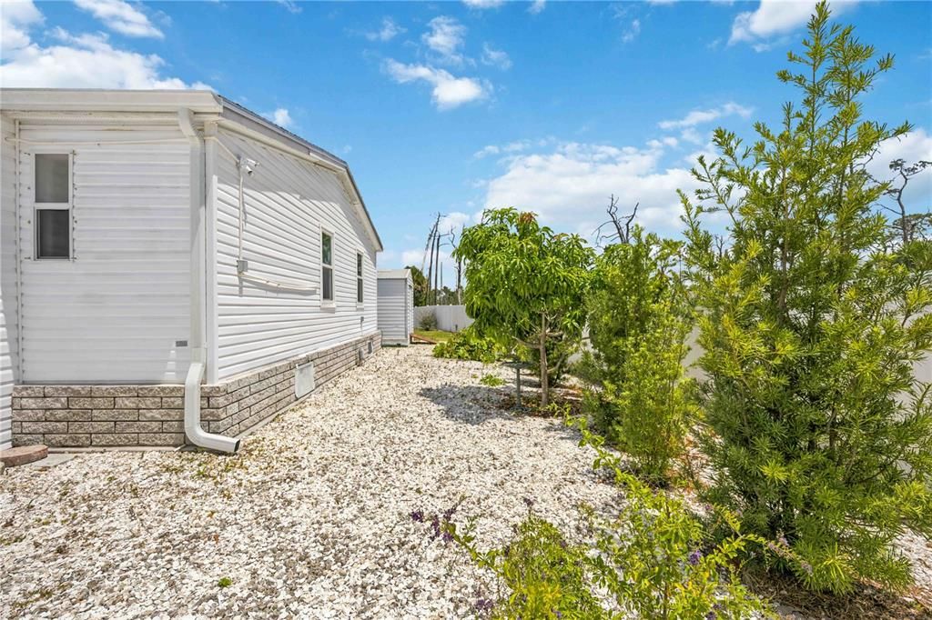For Sale: $164,900 (2 beds, 2 baths, 1232 Square Feet)