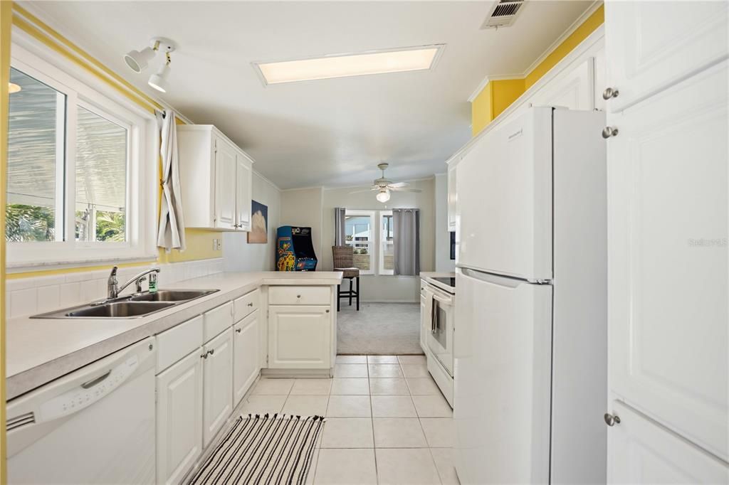 For Sale: $164,900 (2 beds, 2 baths, 1232 Square Feet)