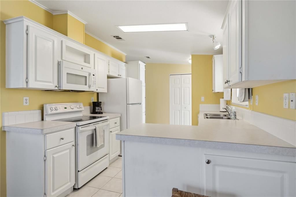 For Sale: $164,900 (2 beds, 2 baths, 1232 Square Feet)