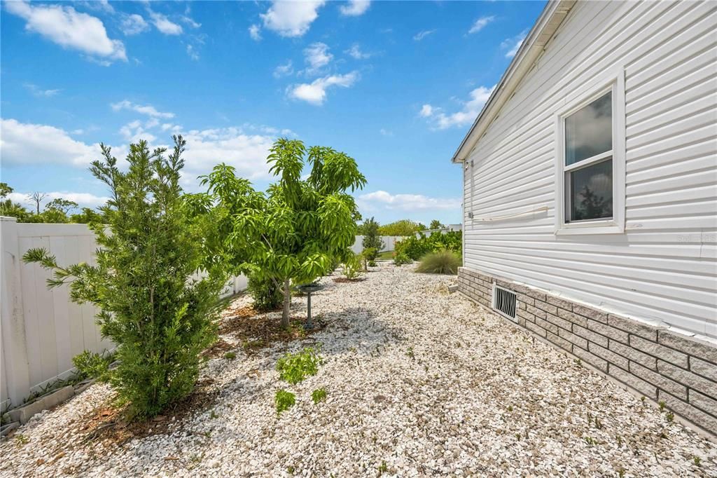 For Sale: $164,900 (2 beds, 2 baths, 1232 Square Feet)