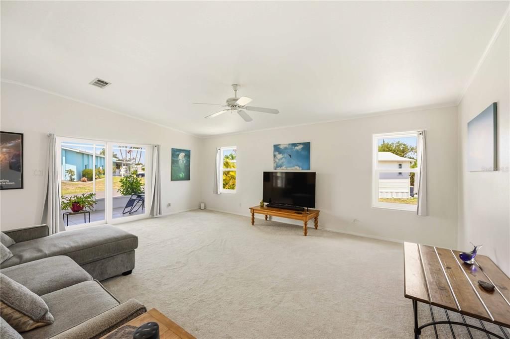 For Sale: $164,900 (2 beds, 2 baths, 1232 Square Feet)
