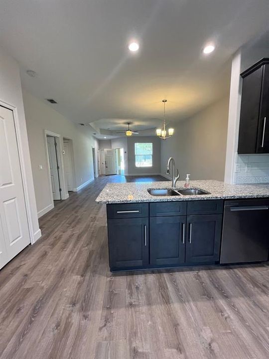 For Rent: $1,700 (3 beds, 2 baths, 1400 Square Feet)