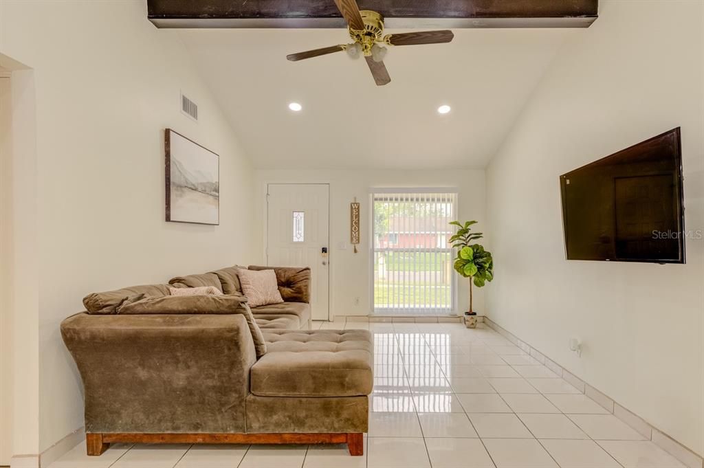 В аренду: $2,499 (3 спален, 2 ванн, 1676 Квадратных фут)
