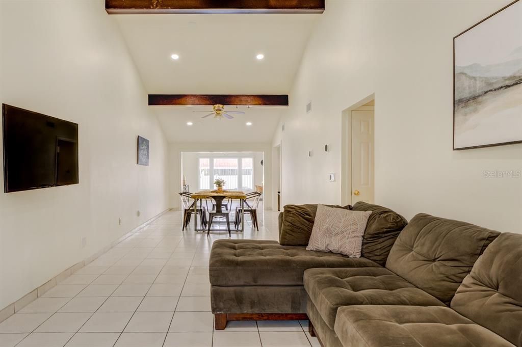 В аренду: $2,499 (3 спален, 2 ванн, 1676 Квадратных фут)