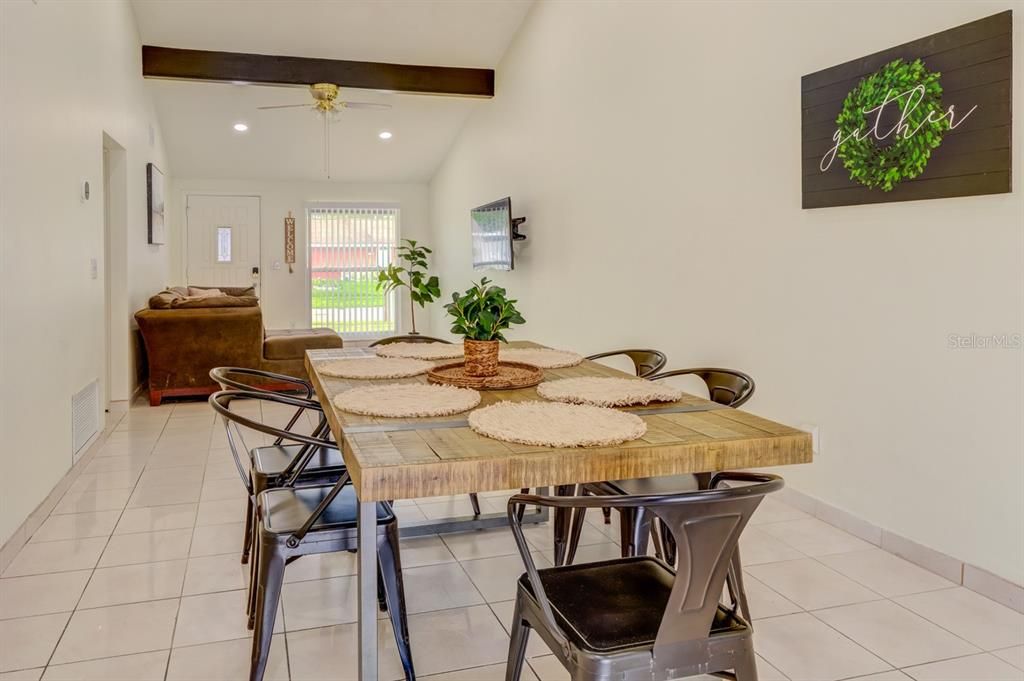 В аренду: $2,499 (3 спален, 2 ванн, 1676 Квадратных фут)