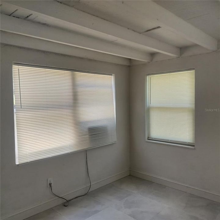 В аренду: $1,350 (2 спален, 1 ванн, 1008 Квадратных фут)
