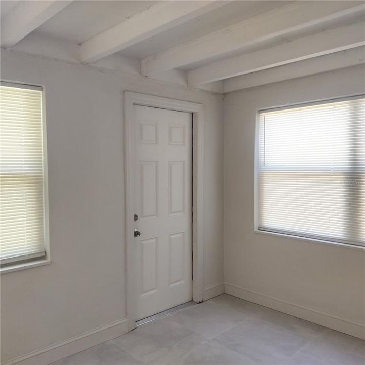 В аренду: $1,350 (2 спален, 1 ванн, 1008 Квадратных фут)