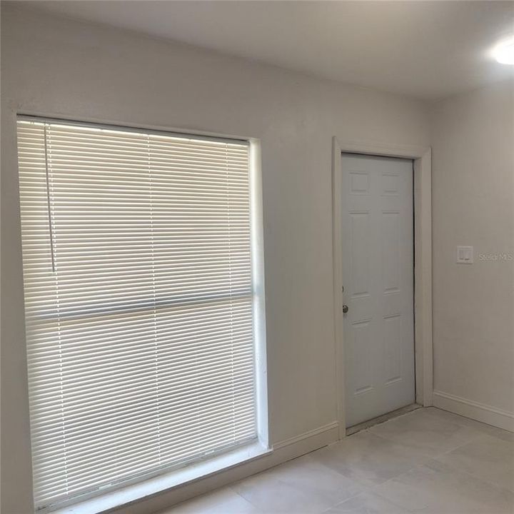 В аренду: $1,350 (2 спален, 1 ванн, 1008 Квадратных фут)
