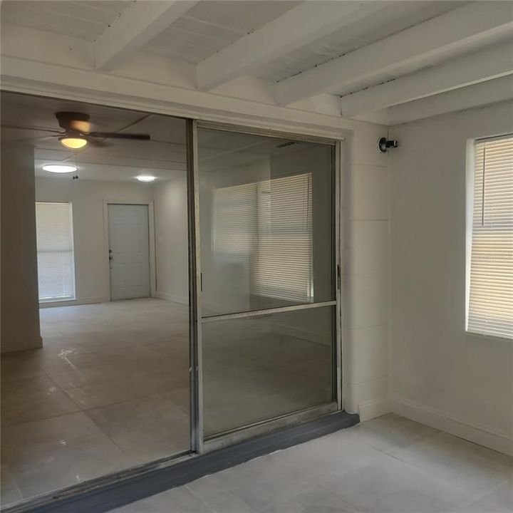 В аренду: $1,350 (2 спален, 1 ванн, 1008 Квадратных фут)