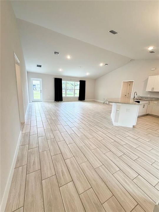 For Rent: $2,200 (3 beds, 2 baths, 1545 Square Feet)