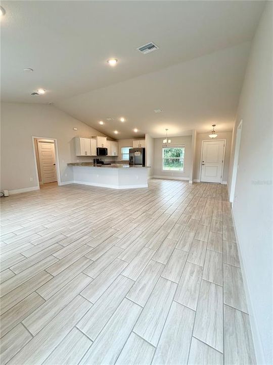 For Rent: $2,200 (3 beds, 2 baths, 1545 Square Feet)