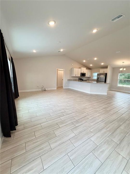 For Rent: $2,200 (3 beds, 2 baths, 1545 Square Feet)