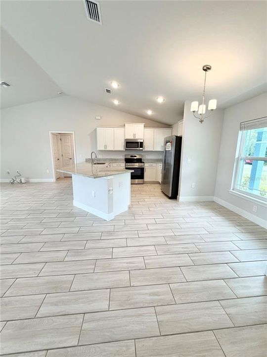 For Rent: $2,200 (3 beds, 2 baths, 1545 Square Feet)