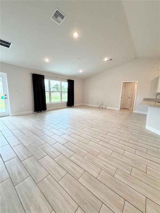 For Rent: $2,200 (3 beds, 2 baths, 1545 Square Feet)