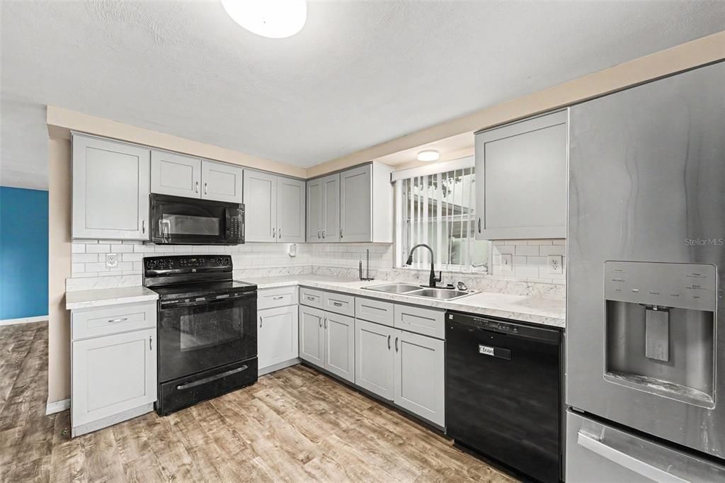 На продажу: $245,000 (3 спален, 2 ванн, 1448 Квадратных фут)