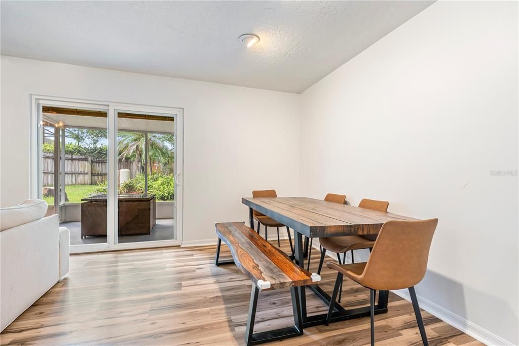 En Venta: $325,000 (3 camas, 2 baños, 1285 Pies cuadrados)