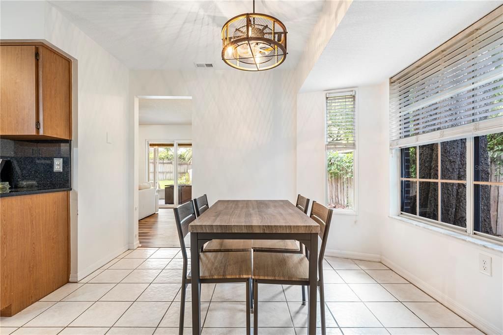 En Venta: $325,000 (3 camas, 2 baños, 1285 Pies cuadrados)