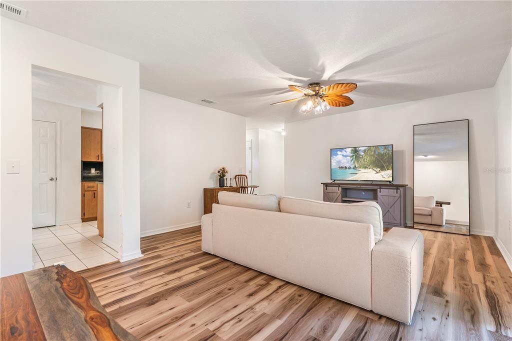 En Venta: $325,000 (3 camas, 2 baños, 1285 Pies cuadrados)