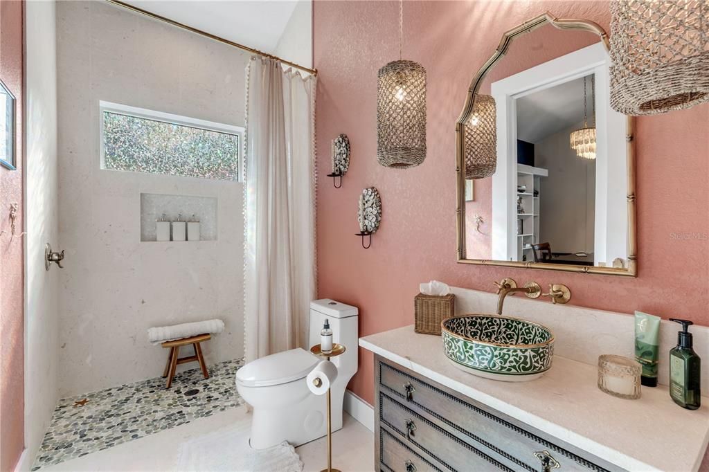 En Venta: $1,100,000 (3 camas, 2 baños, 2084 Pies cuadrados)
