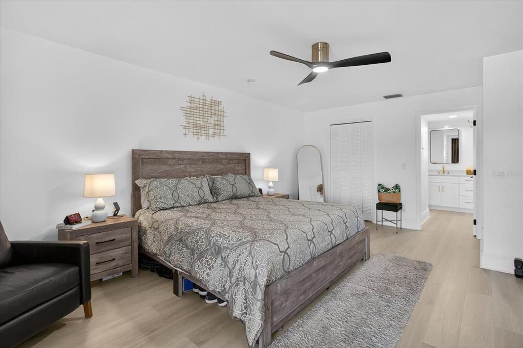 For Rent: $1,800 (1 beds, 1 baths, 819 Square Feet)