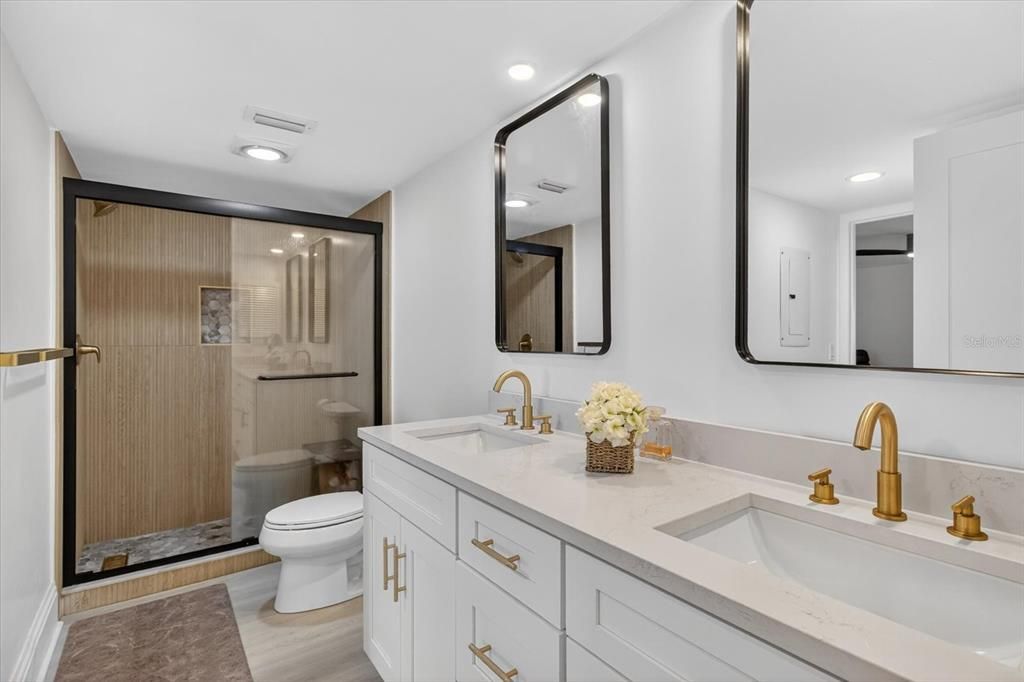 For Rent: $1,800 (1 beds, 1 baths, 819 Square Feet)