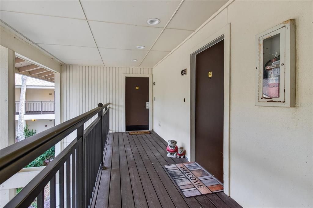 For Rent: $1,800 (1 beds, 1 baths, 819 Square Feet)
