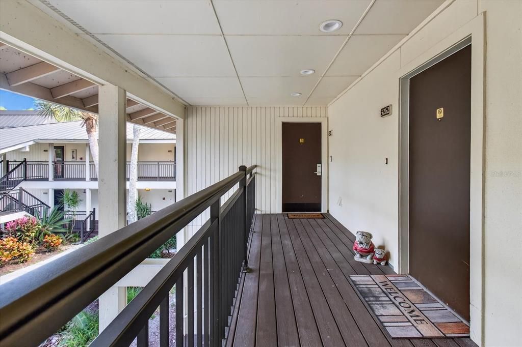 For Rent: $1,800 (1 beds, 1 baths, 819 Square Feet)