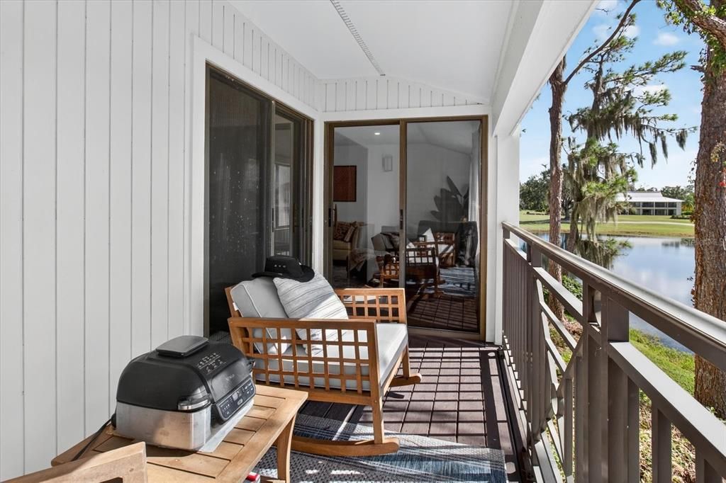 For Rent: $1,800 (1 beds, 1 baths, 819 Square Feet)