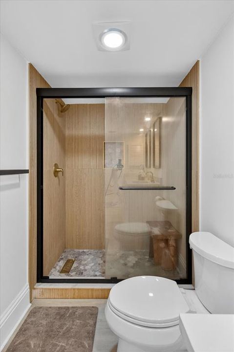 For Rent: $1,800 (1 beds, 1 baths, 819 Square Feet)
