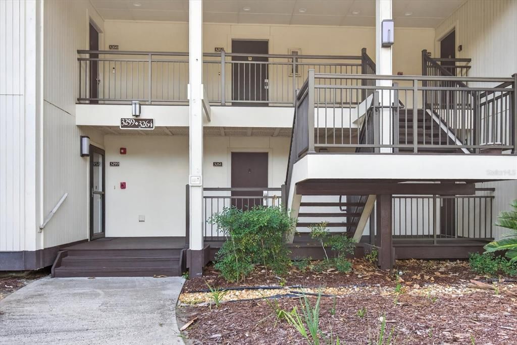 For Rent: $1,800 (1 beds, 1 baths, 819 Square Feet)