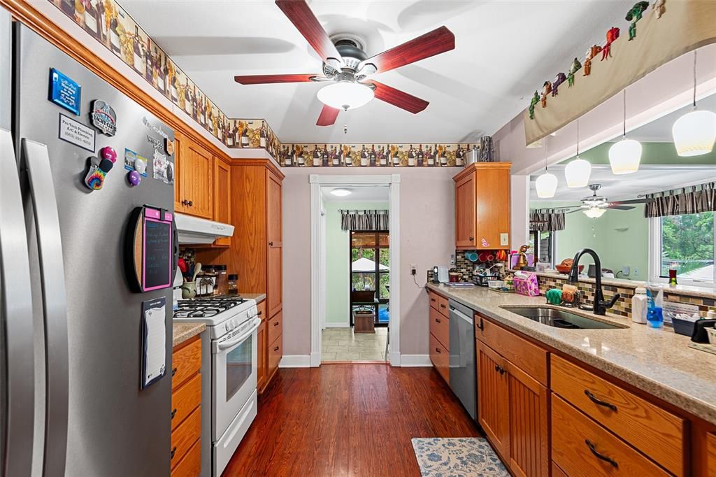 For Sale: $285,000 (3 beds, 2 baths, 1773 Square Feet)