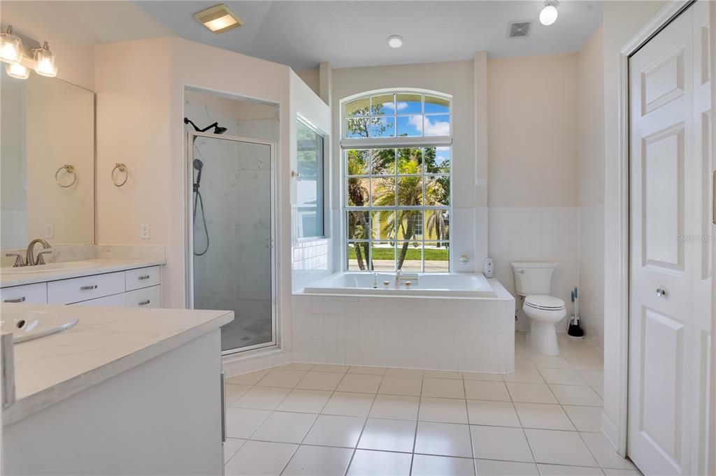 For Sale: $389,900 (4 beds, 2 baths, 2500 Square Feet)