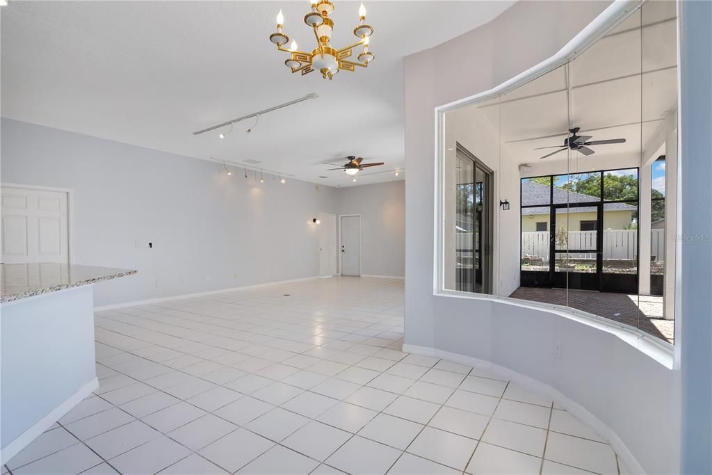 For Sale: $389,900 (4 beds, 2 baths, 2500 Square Feet)