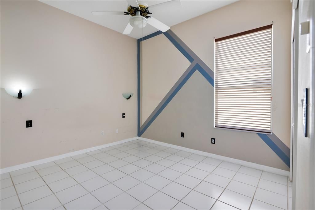 For Sale: $389,900 (4 beds, 2 baths, 2500 Square Feet)