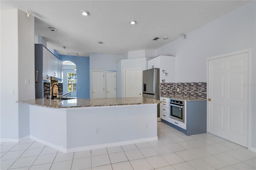 For Sale: $389,900 (4 beds, 2 baths, 2500 Square Feet)