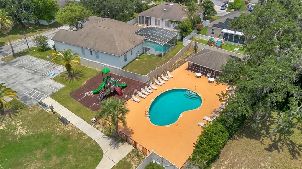 For Sale: $389,900 (4 beds, 2 baths, 2500 Square Feet)