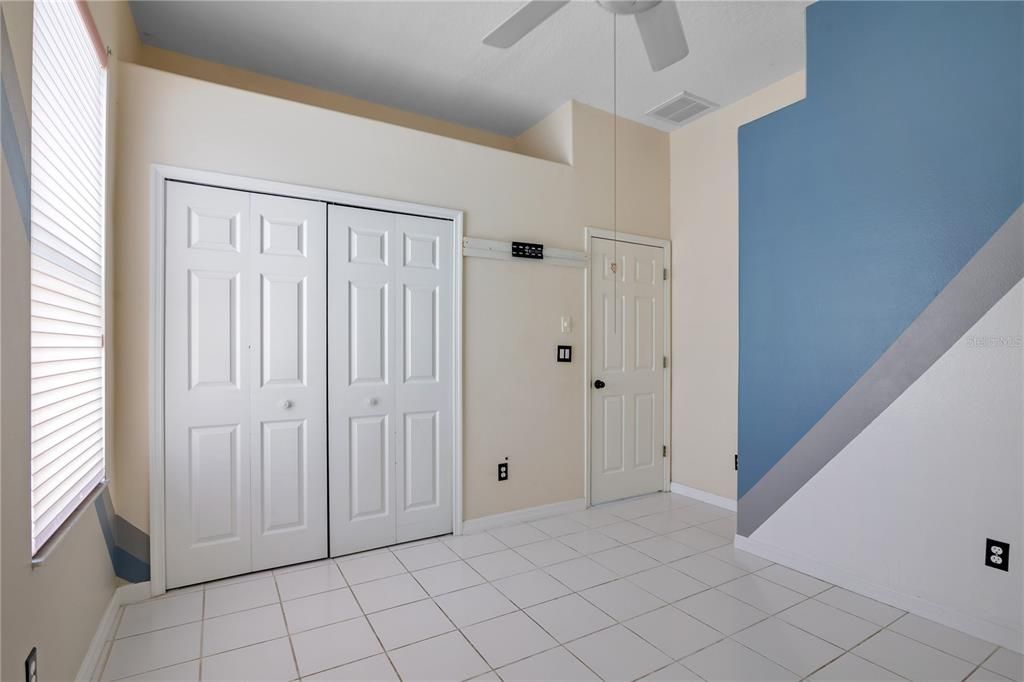 For Sale: $389,900 (4 beds, 2 baths, 2500 Square Feet)