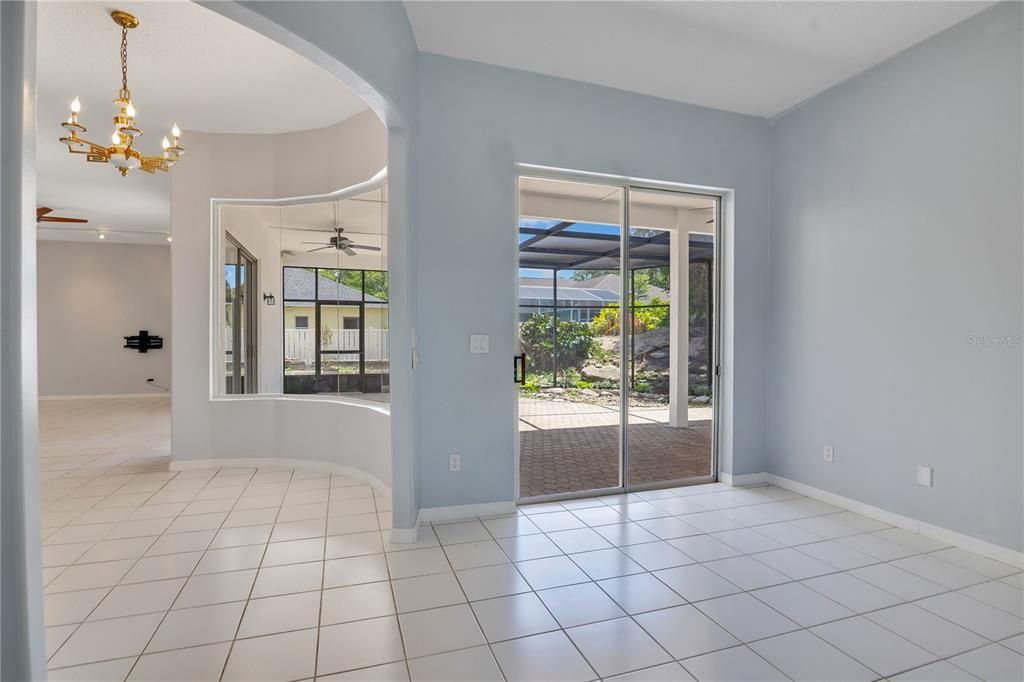 For Sale: $389,900 (4 beds, 2 baths, 2500 Square Feet)