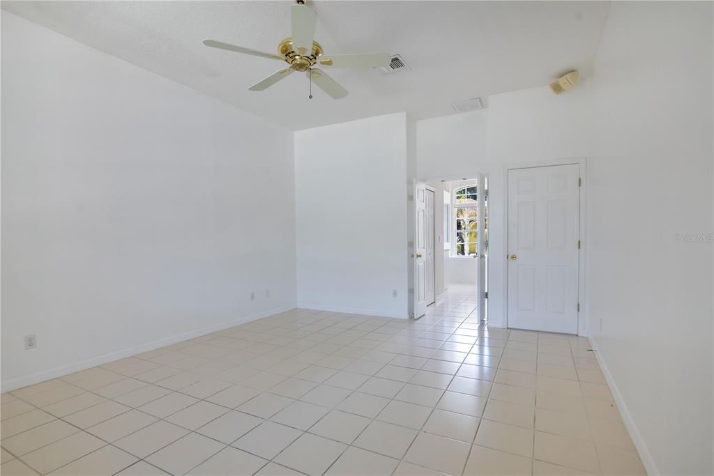 For Sale: $389,900 (4 beds, 2 baths, 2500 Square Feet)