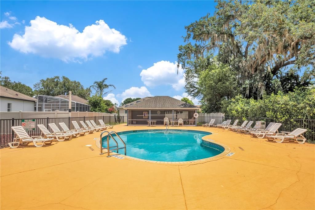 For Sale: $389,900 (4 beds, 2 baths, 2500 Square Feet)
