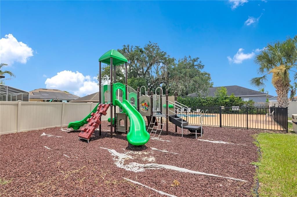 For Sale: $389,900 (4 beds, 2 baths, 2500 Square Feet)