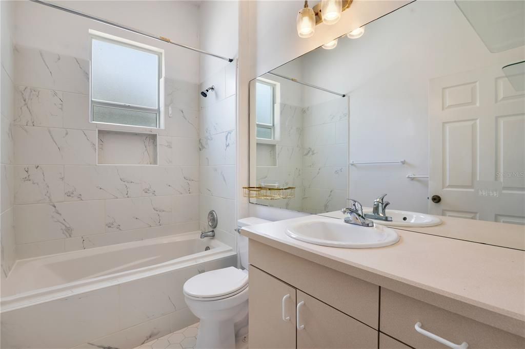 For Sale: $389,900 (4 beds, 2 baths, 2500 Square Feet)