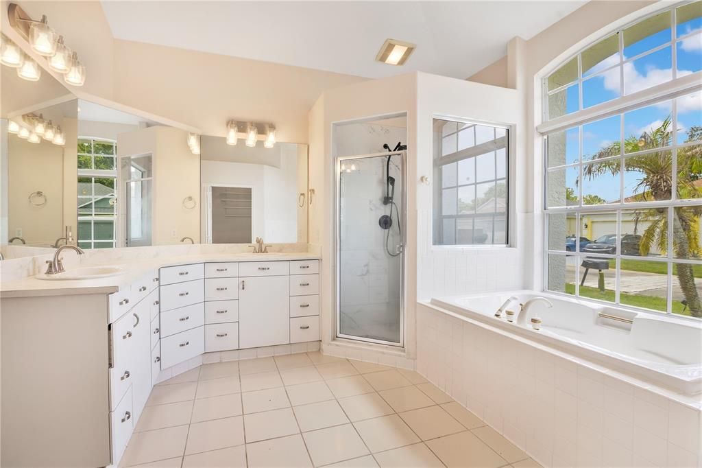 For Sale: $389,900 (4 beds, 2 baths, 2500 Square Feet)