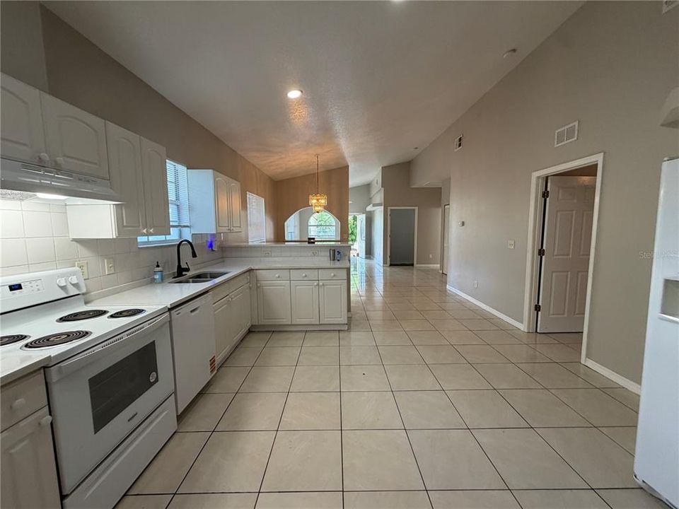 For Rent: $2,700 (3 beds, 2 baths, 1644 Square Feet)