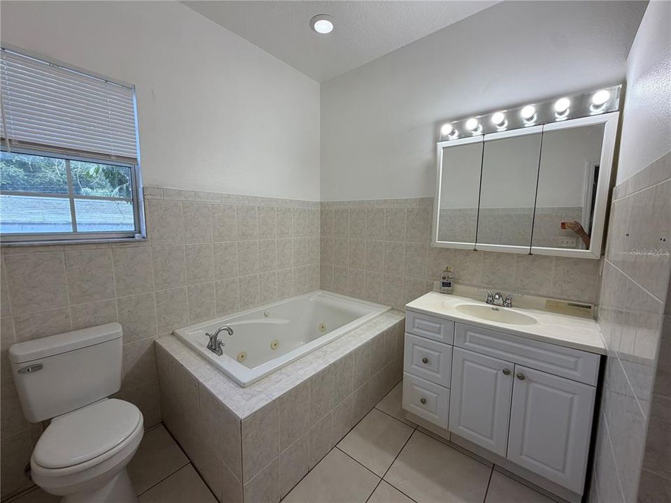 For Rent: $2,700 (3 beds, 2 baths, 1644 Square Feet)