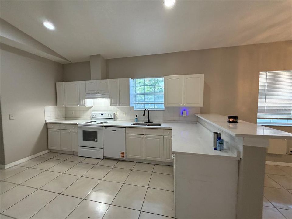 For Rent: $2,700 (3 beds, 2 baths, 1644 Square Feet)