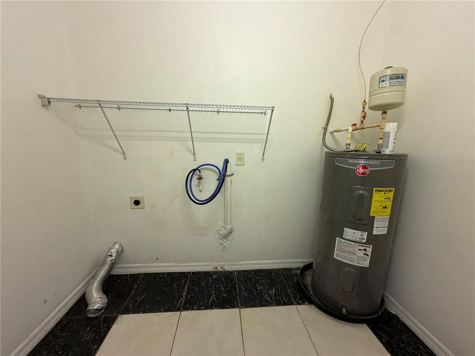 For Rent: $2,700 (3 beds, 2 baths, 1644 Square Feet)
