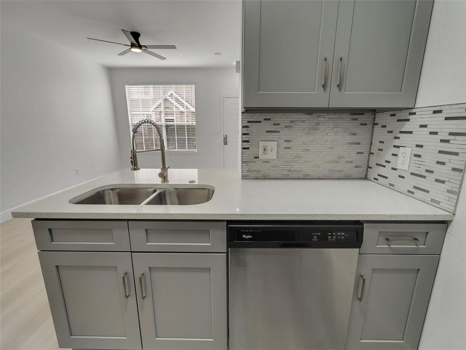 For Rent: $1,450 (1 beds, 1 baths, 495 Square Feet)